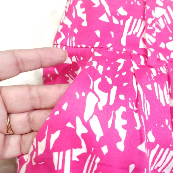 Forever 21 pink pattern mini skirt. Size M - Picture 4 of 11